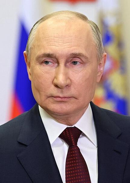 Putin Reshuffles Defense Ministry: Sacks Four Deputies, Appoints Relative