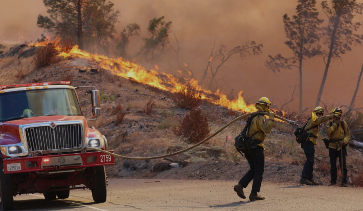 California’s Fourth-Largest Wildfire Burns Over 400,000 Acres Amid Extreme Heat and Wind